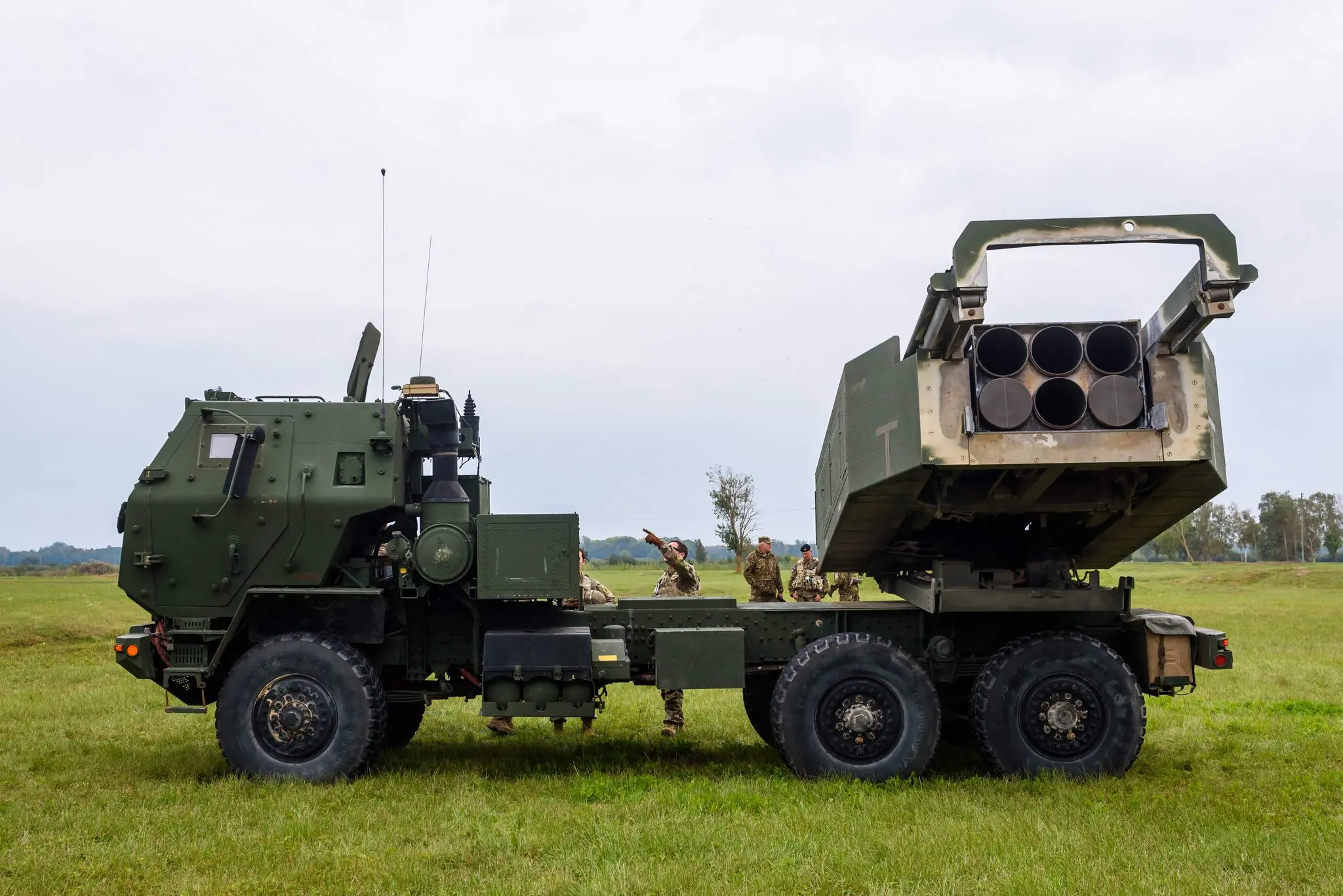 США дозволили Україні використовувати HIMARS, GMLRS та артилерію для ударів по РФ